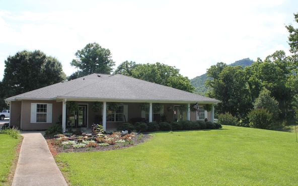 56 W Vineyard Ln, Hayesville, NC 28904
